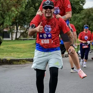 Familias participando en la Bimbo Global Race 2026 Colombia