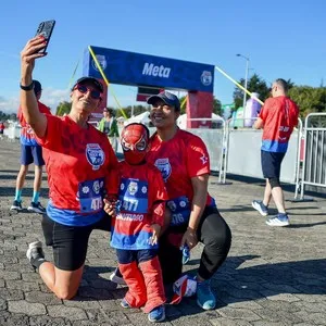 Línea de meta de la Bimbo Global Race 2026 Colombia en Bogotá