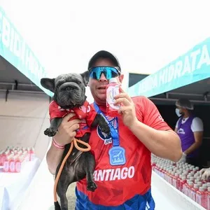 Participantes disfrutando Electrolife después de correr
