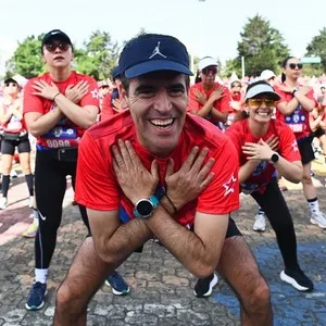 Corredores compartiendo antes de la Bimbo Global Race