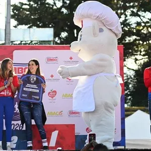 Corredores viviendo la experiencia Bimbo Global Race
