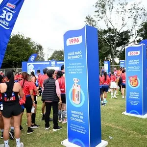 Stand de Bimbo celebrando 30 años en la Bimbo Global Race 2026