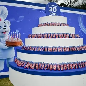Corredores celebrando los 30 años de Bimbo