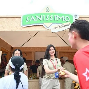 Stand de Sasinismo en la Bimbo Global Race 2026