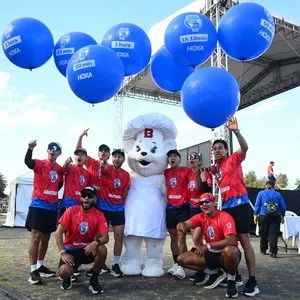 Pacers animando a los corredores durante el recorrido