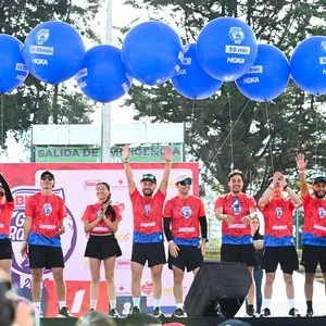 Pacers llegando a la meta con los participantes