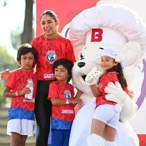 Personas disfrutando el día de carrera