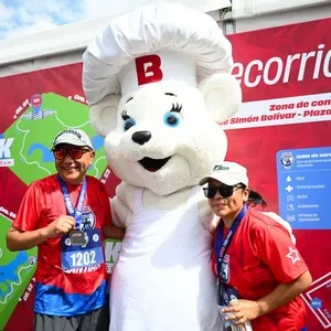 Familias disfrutando las actividades del evento