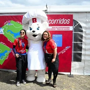 Participantes compartiendo la alegría de correr