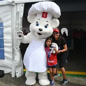 Amigos compartiendo durante el día de carrera