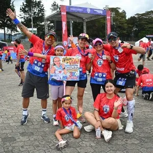 Participantes disfrutando la experiencia de correr juntos