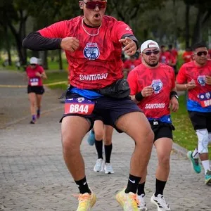 Corredores compartiendo la experiencia Bimbo Global Race 2026