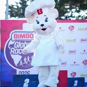 Amigos disfrutando la Bimbo Global Race 2026