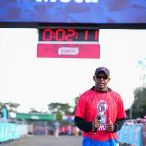 Celebración de corredores en la meta Bimbo Global Race 2026
