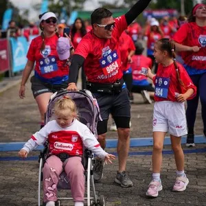 Corredores compartiendo durante Bimbo Global Race 2026