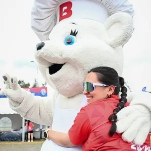 Participantes disfrutando después de correr Bimbo Global Race 2026