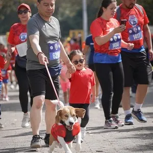 Corredores compartiendo en las activaciones Bimbo Global Race 2026