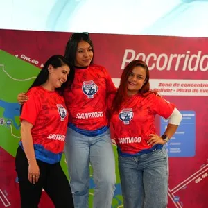 Participantes viviendo la entrega de kits en la Bimbo Global Race 2026