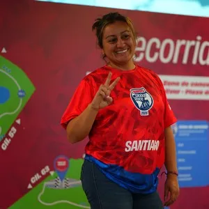 Participantes recogiendo su kit antes de la carrera en la Bimbo Global Race 2026