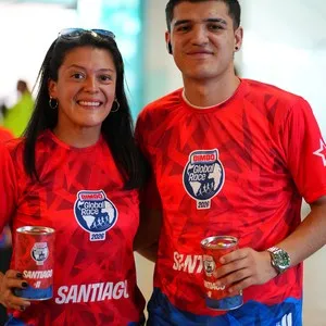 Corredores viviendo la entrega de kits en la Bimbo Global Race 2026