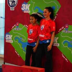 Corredores recibiendo el kit de carrera en la Bimbo Global Race 2026
