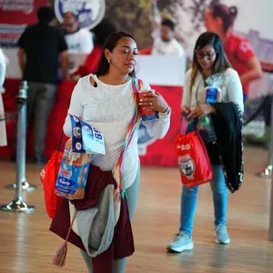 Corredores preparándose para correr en la Bimbo Global Race en la Bimbo Global Race 2026