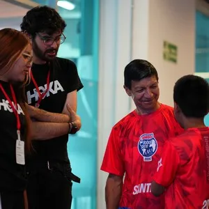Familias recibiendo su kit para la Bimbo Global Race en la Bimbo Global Race 2026
