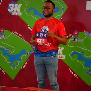Familias compartiendo momentos en la entrega de kits en la Bimbo Global Race 2026