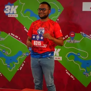 Familias disfrutando el día de entrega de kits en la Bimbo Global Race 2026