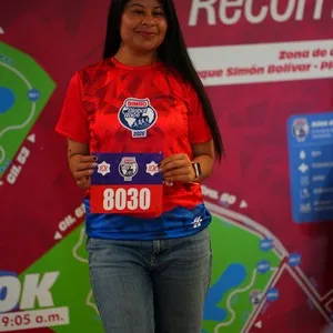 Atletas compartiendo durante la entrega de kits en la Bimbo Global Race 2026