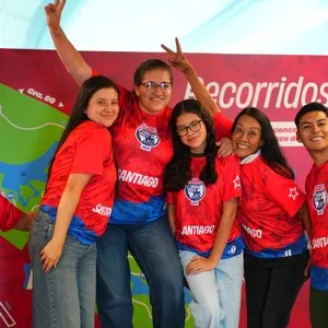 Runners recibiendo su kit en la Bimbo Global Race 2026
