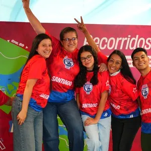Runners recogiendo su kit en la Bimbo Global Race 2026