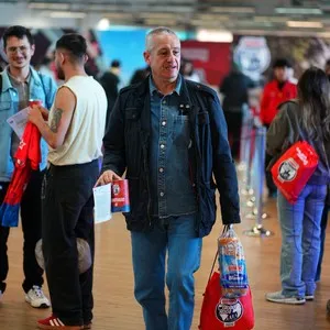 Runners disfrutando la jornada de entrega de kits en la Bimbo Global Race 2026