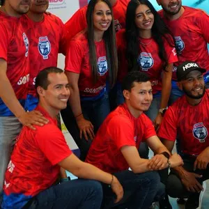 Runners recibiendo su kit de participante en la Bimbo Global Race 2026