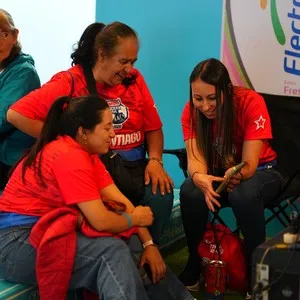 Asistentes viviendo el ambiente previo a la Bimbo Global Race en la Bimbo Global Race 2026