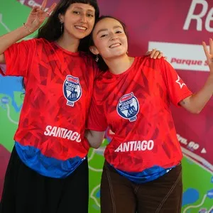 Participantes de la carrera disfrutando la jornada de entrega de kits en la Bimbo Global Race 2026