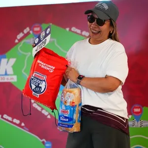 Participantes de la carrera disfrutando el día de entrega de kits en la Bimbo Global Race 2026