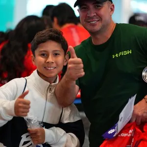 Corredores de la Bimbo Global Race recibiendo sus elementos para la carrera en la Bimbo Global Race 2026