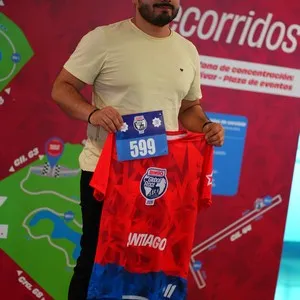 Familias participantes recogiendo su kit en la Bimbo Global Race 2026