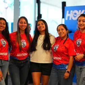 Familias participantes recibiendo su kit para la Bimbo Global Race en la Bimbo Global Race 2026
