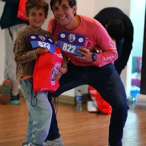 Grupos de corredores preparándose para la Bimbo Global Race 2026