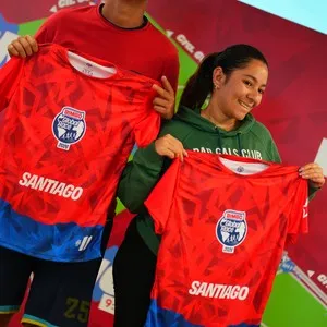 Comunidad de corredores recogiendo su kit en la Bimbo Global Race 2026