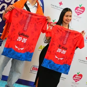 Comunidad de corredores disfrutando la entrega de kits en la Bimbo Global Race 2026