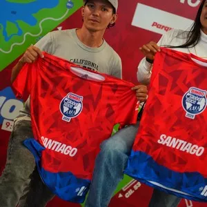 Comunidad de corredores viviendo la entrega de kits en la Bimbo Global Race 2026