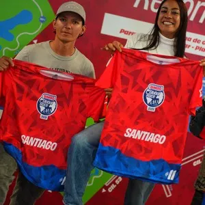 Comunidad de corredores recibiendo el kit de carrera en la Bimbo Global Race 2026