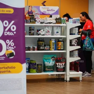 Comunidad de corredores compartiendo la experiencia de la entrega de kits en la Bimbo Global Race 2026