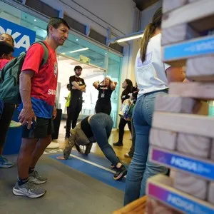 Atletas participantes viviendo el ambiente previo a la Bimbo Global Race en la Bimbo Global Race 2026