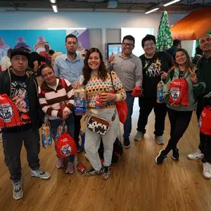 Corredores y familias disfrutando el día de entrega de kits en la Bimbo Global Race 2026