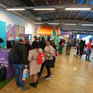 Participantes disfrutando el inicio de la experiencia de carrera