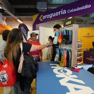 Participantes compartiendo la emoción de correr